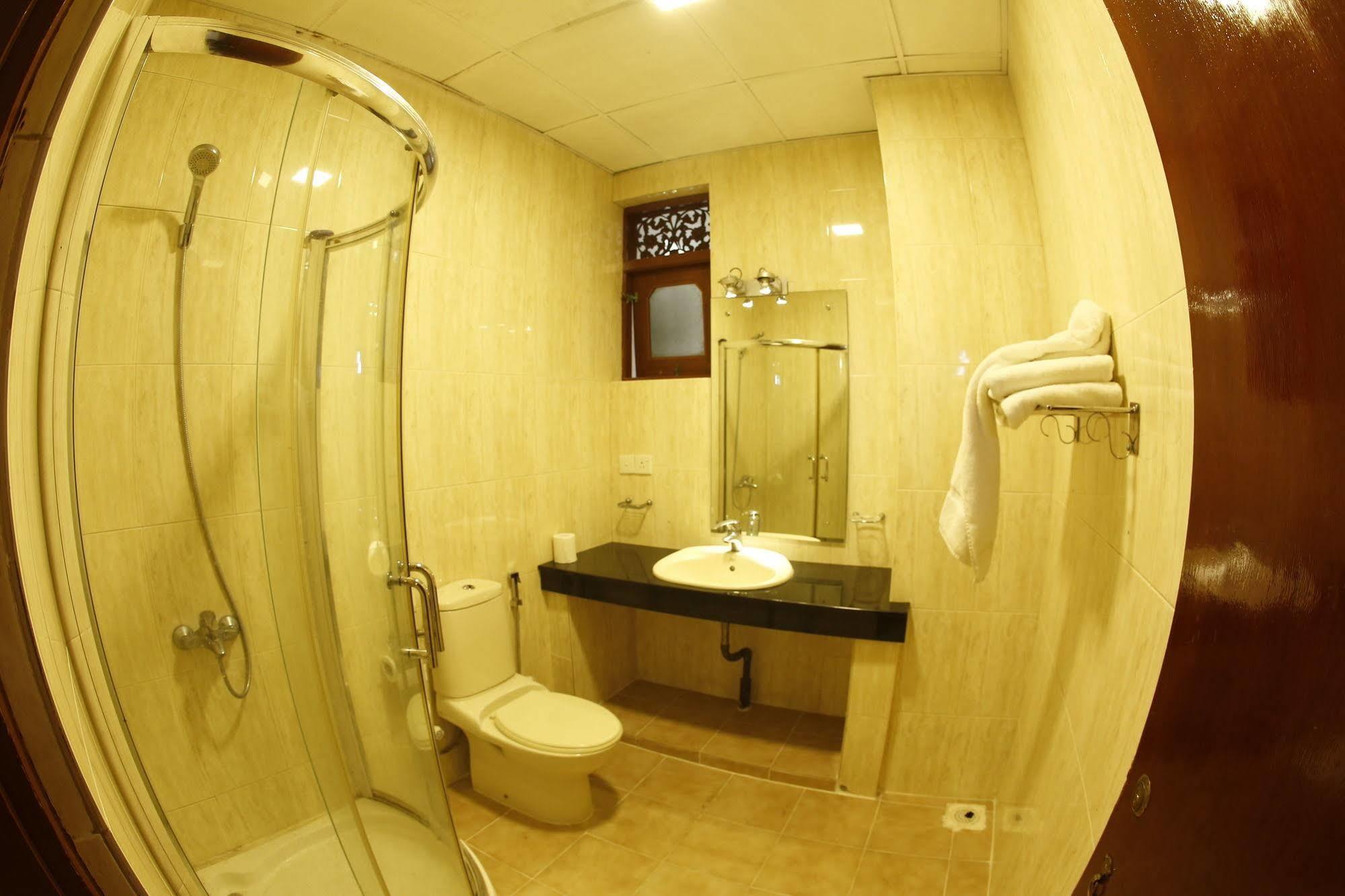 נגומבו The Reef Beach Hotel מראה חיצוני תמונה