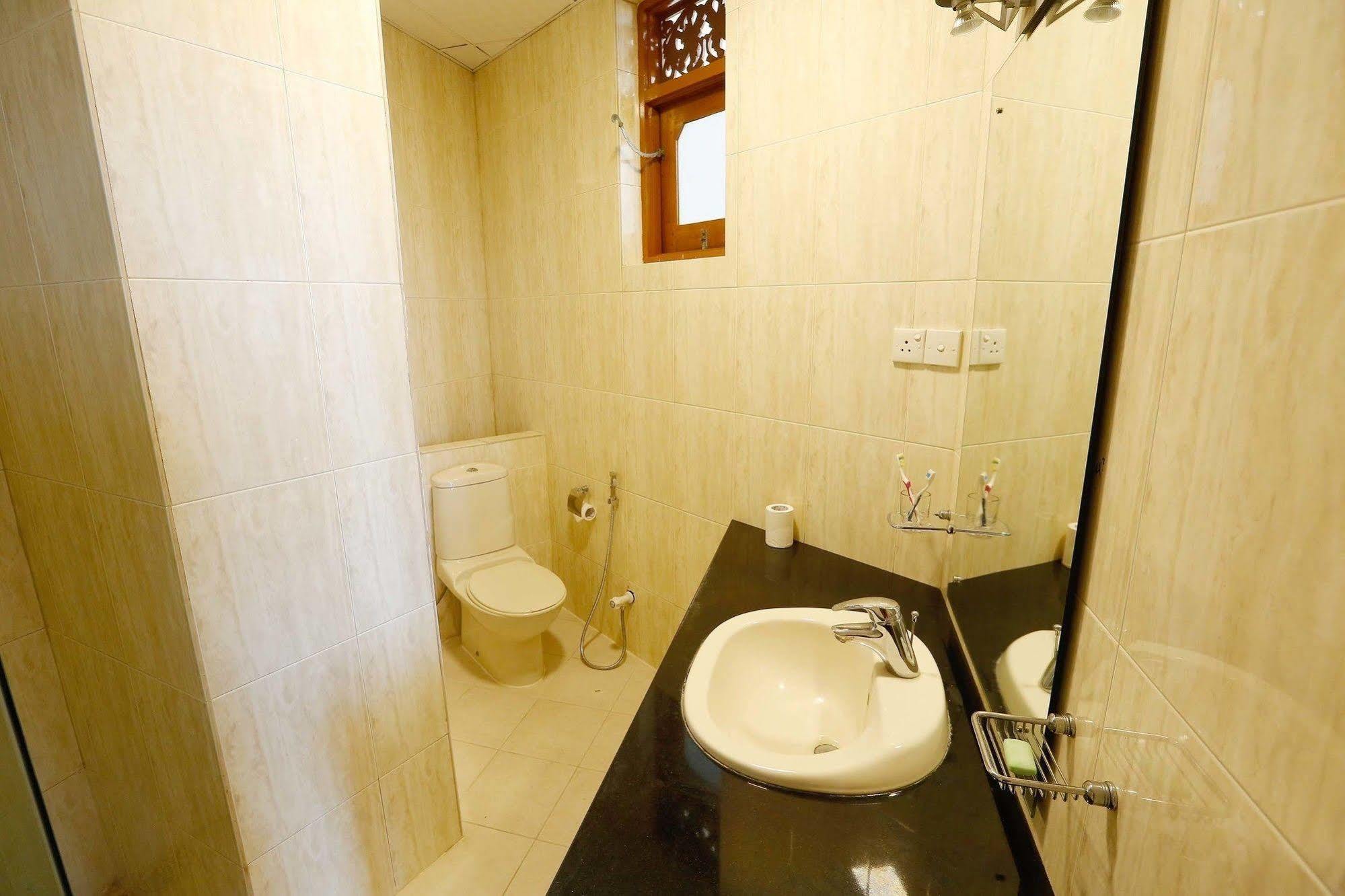 נגומבו The Reef Beach Hotel מראה חיצוני תמונה