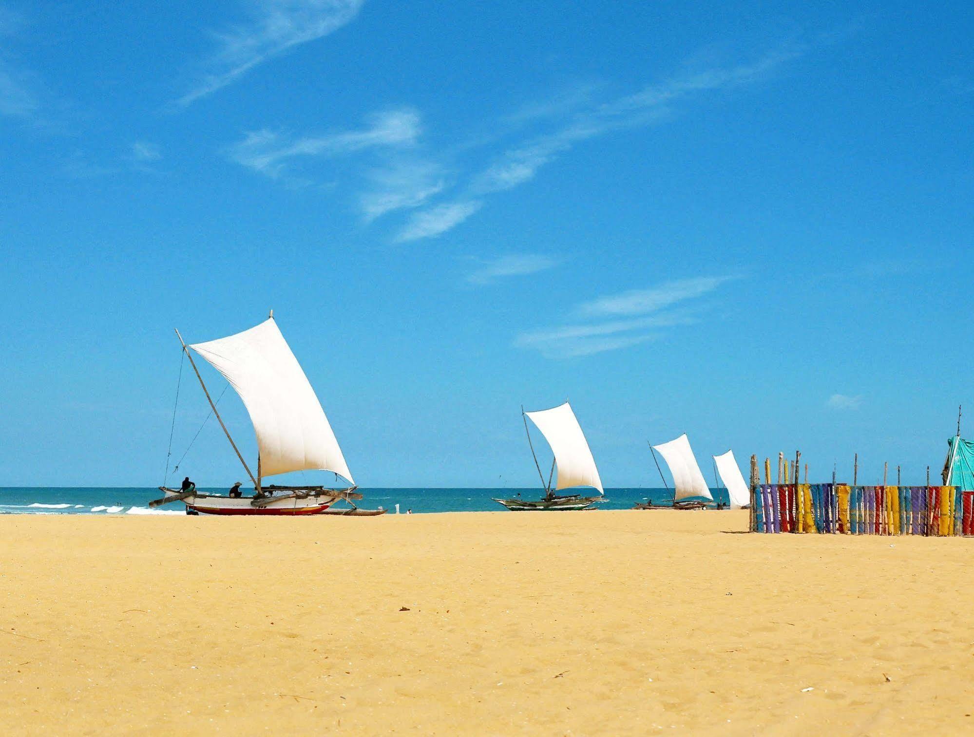 נגומבו The Reef Beach Hotel מראה חיצוני תמונה