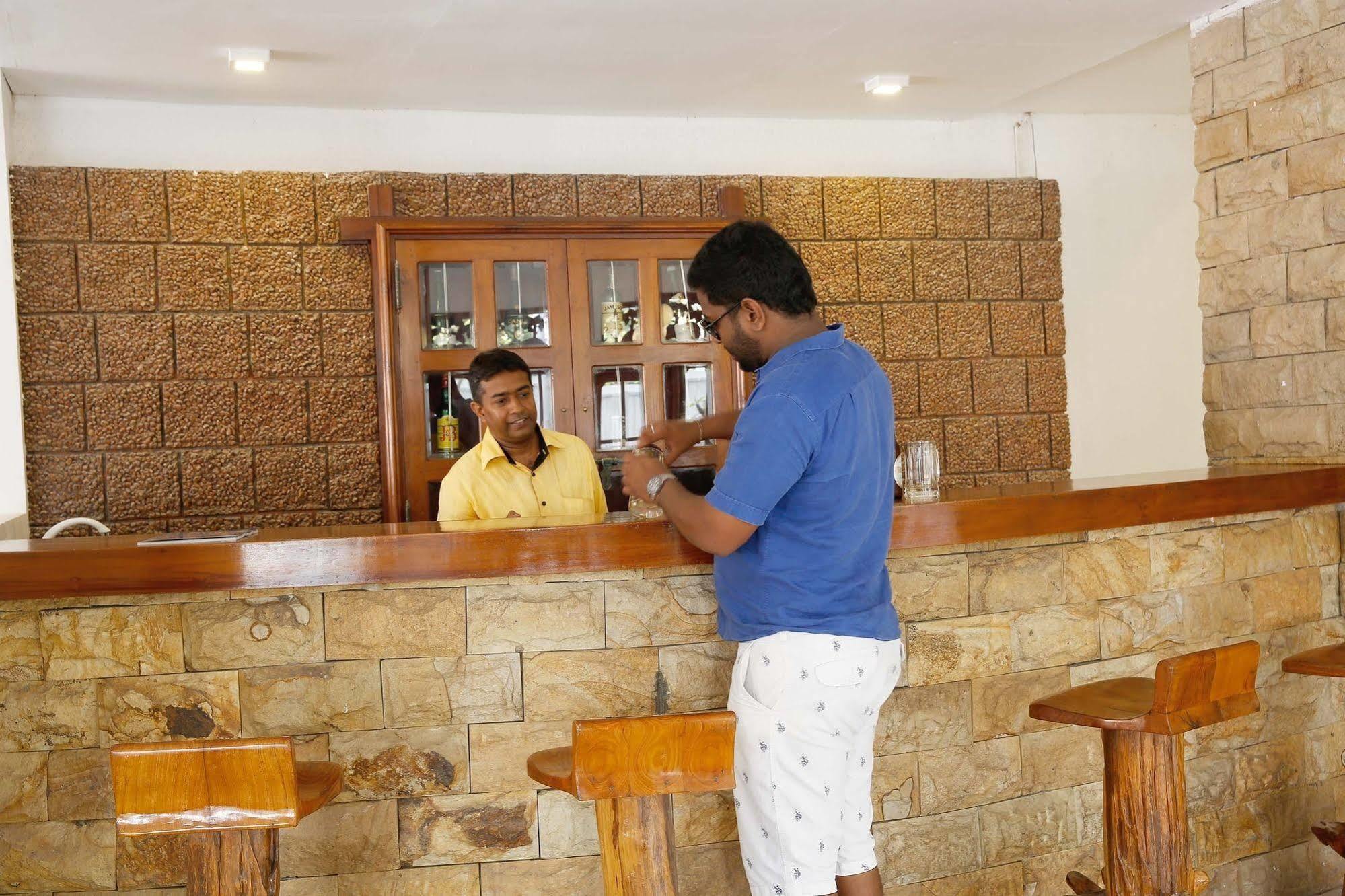 נגומבו The Reef Beach Hotel מראה חיצוני תמונה