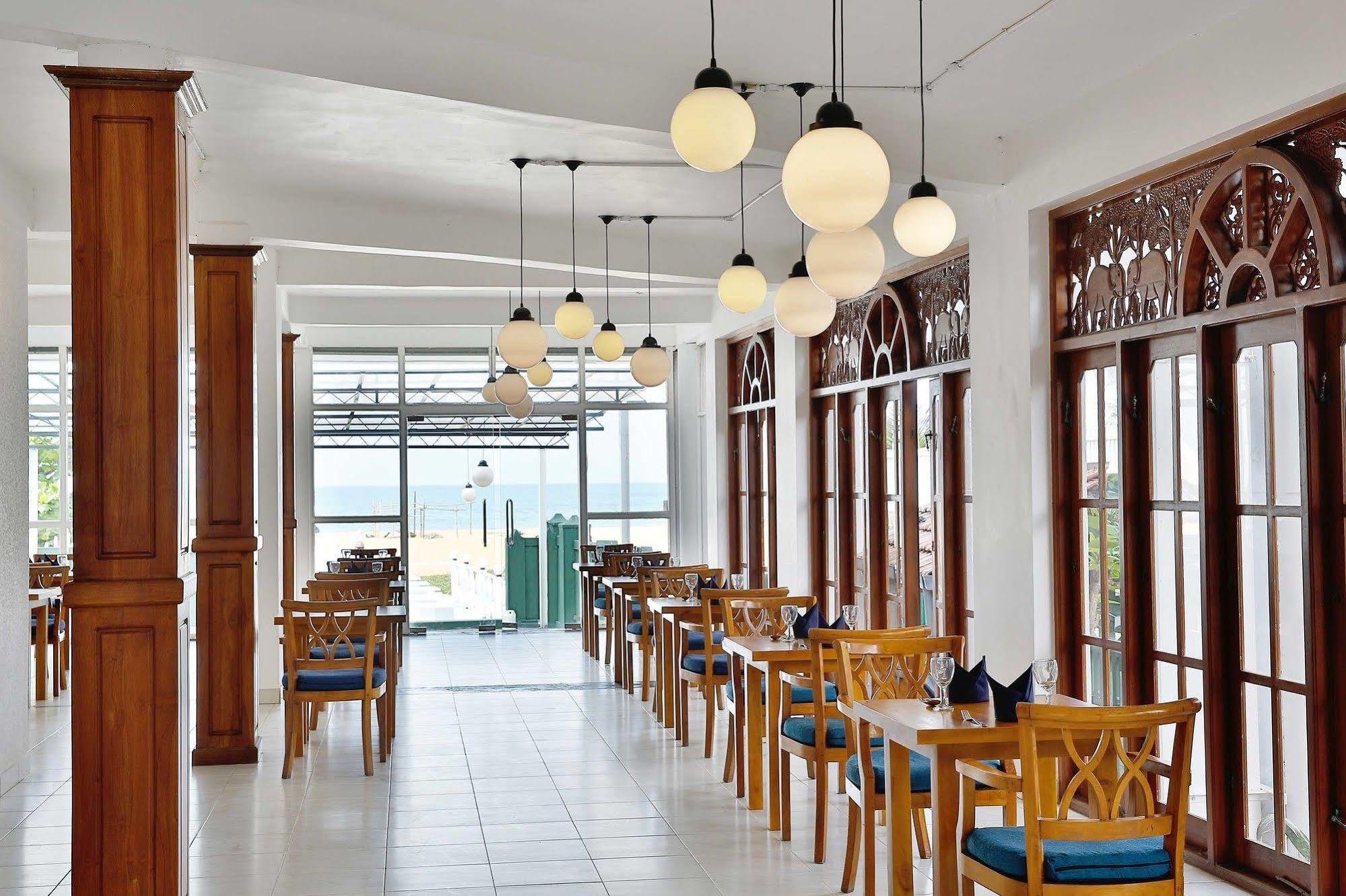 נגומבו The Reef Beach Hotel מראה חיצוני תמונה