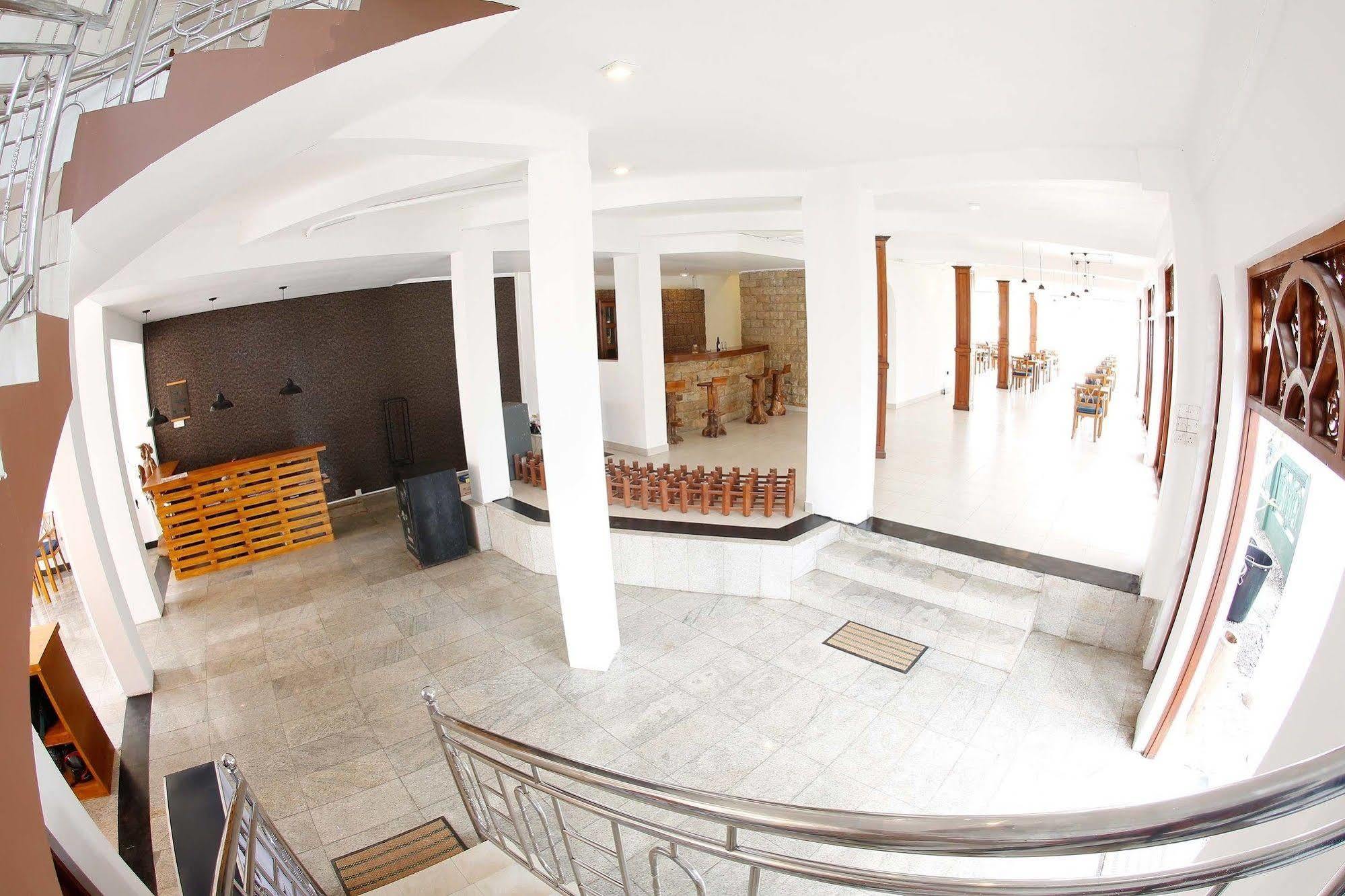 נגומבו The Reef Beach Hotel מראה חיצוני תמונה